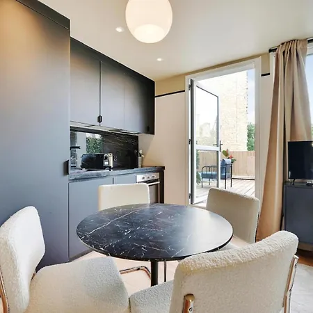 Апартаменты A Delightful Studio With Terrace *