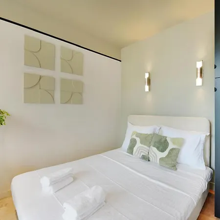 A Delightful Studio With Terrace Париж
