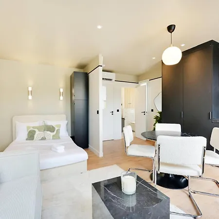 A Delightful Studio With Terrace